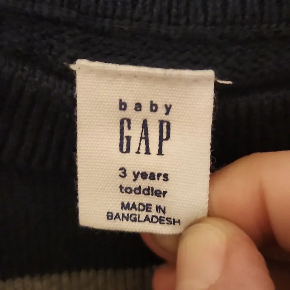 (3 ITEMS FOR $25)GAP Kids Navy Sweater with Colorful Stripes Size 3